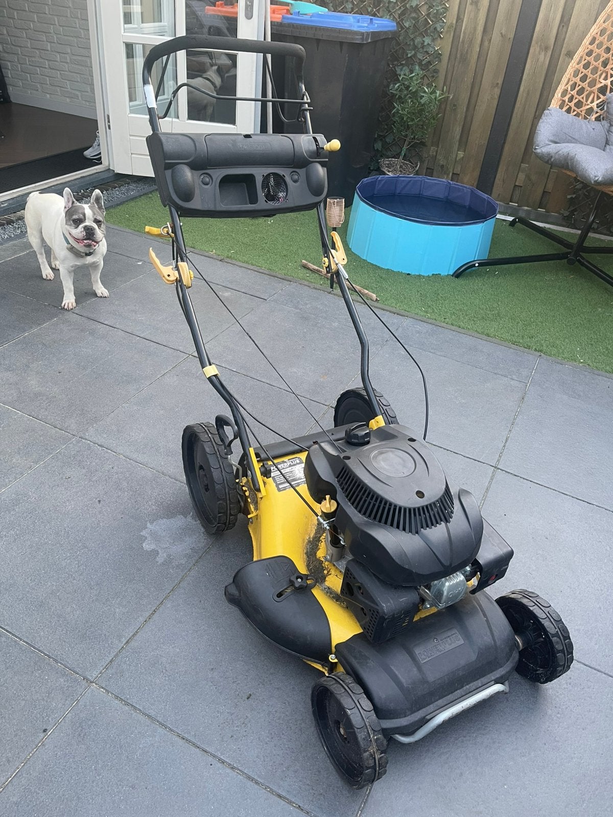 Powerplus motormaaier grasmaaier opknapper, Ophalen, Cirkelmaaier, Gebruikt, Benzine-grasmaaier