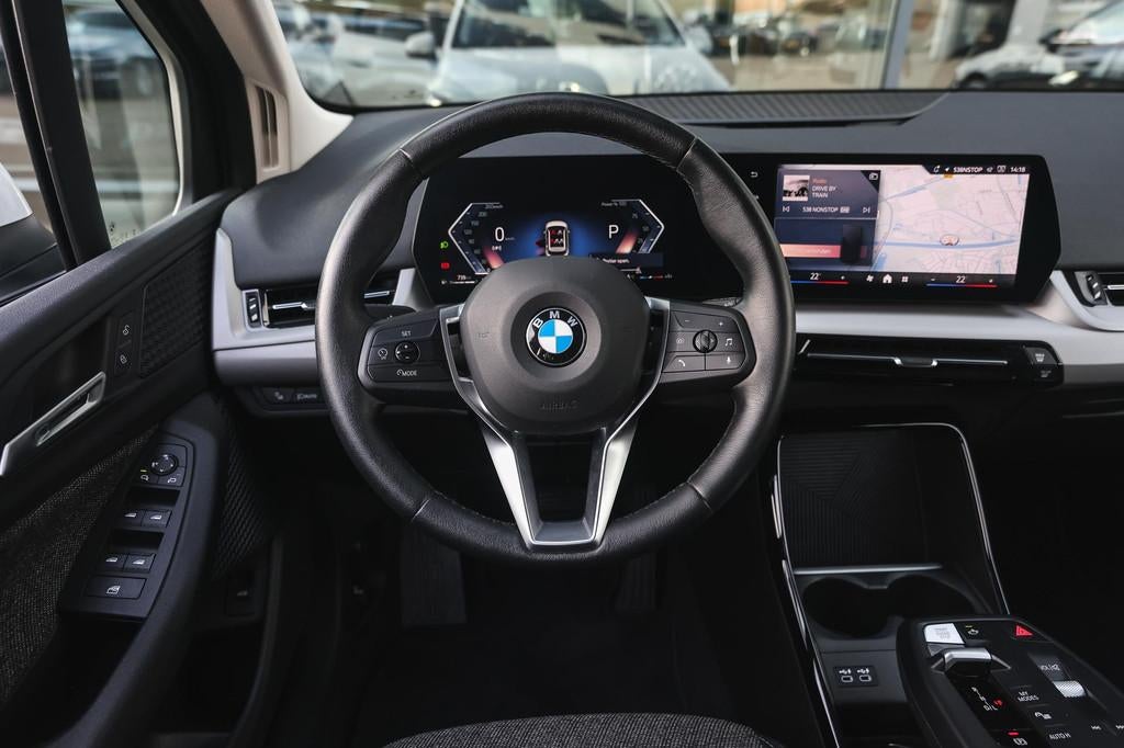 BMW 2 Serie Active Tourer 218i Automaat / Parking Assistant, Gebruikt, Euro 6, Met garantie (alle), 1445 kg