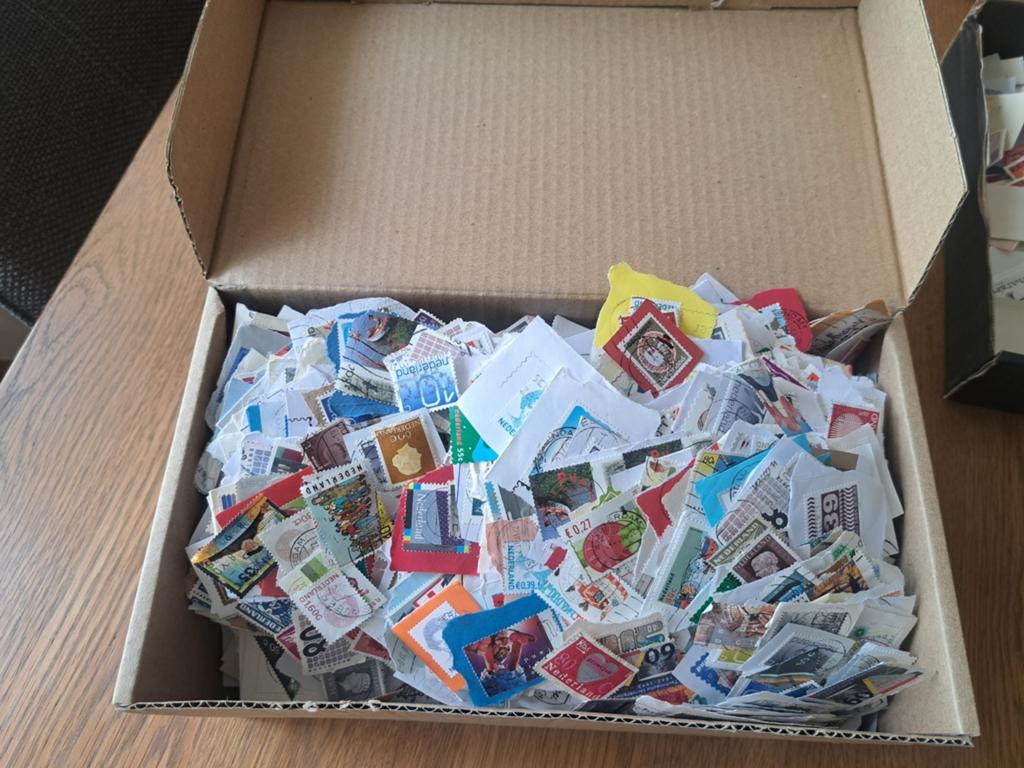 3 dozen gestempelde nederlands en buitenlandse postzegels, Ophalen of Verzenden
