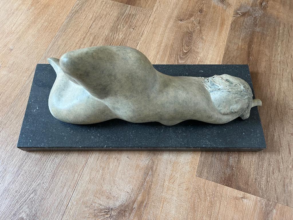 Bronzen beeld Evert den Hartog, Antiek en Kunst, Ophalen, Gepatineerd, Brons, 20 - 50 cm