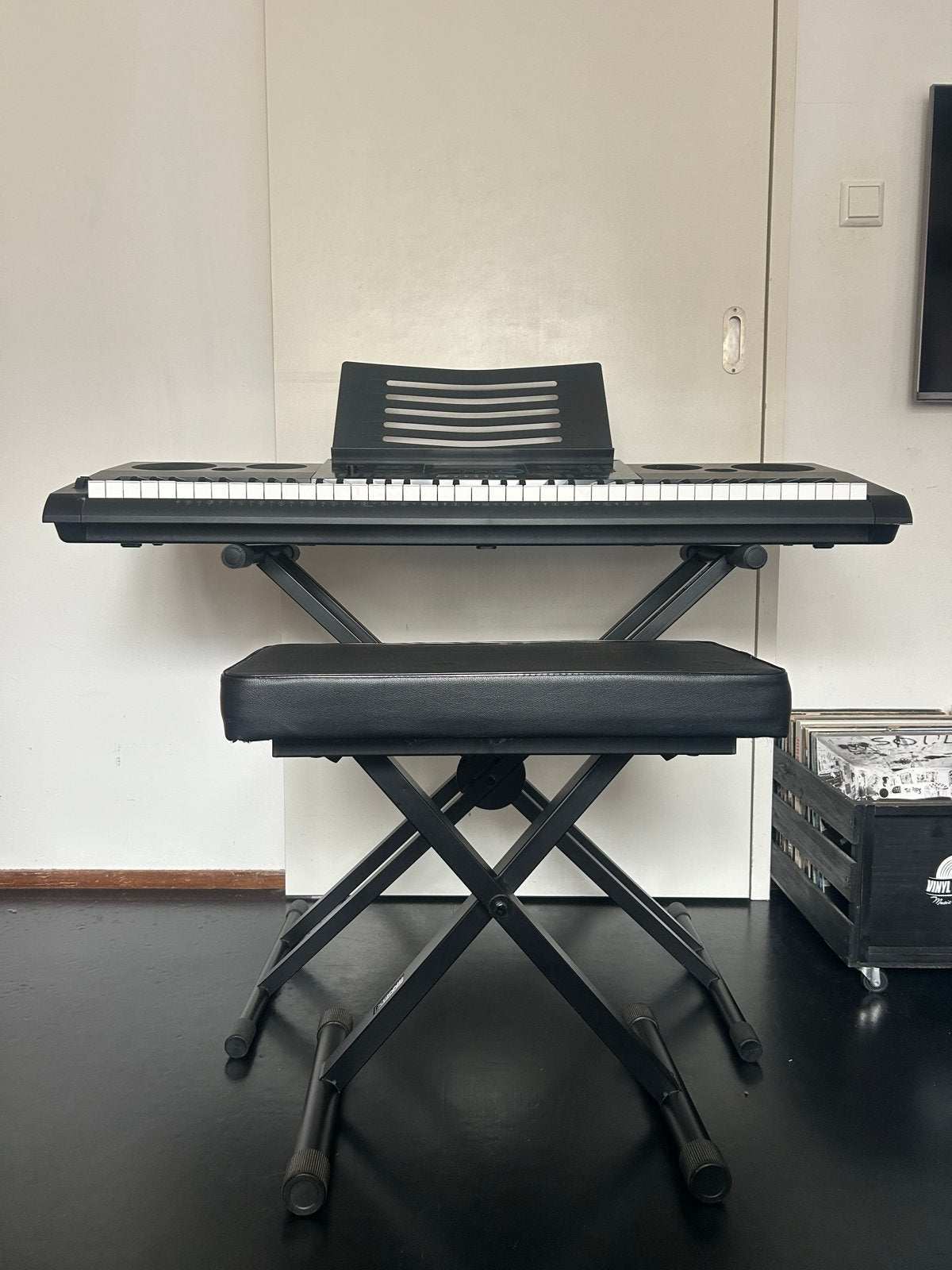 Casio WK-6600 Keyboard met standaard en kruk, Ophalen, Casio, Zo goed als nieuw, Met standaard