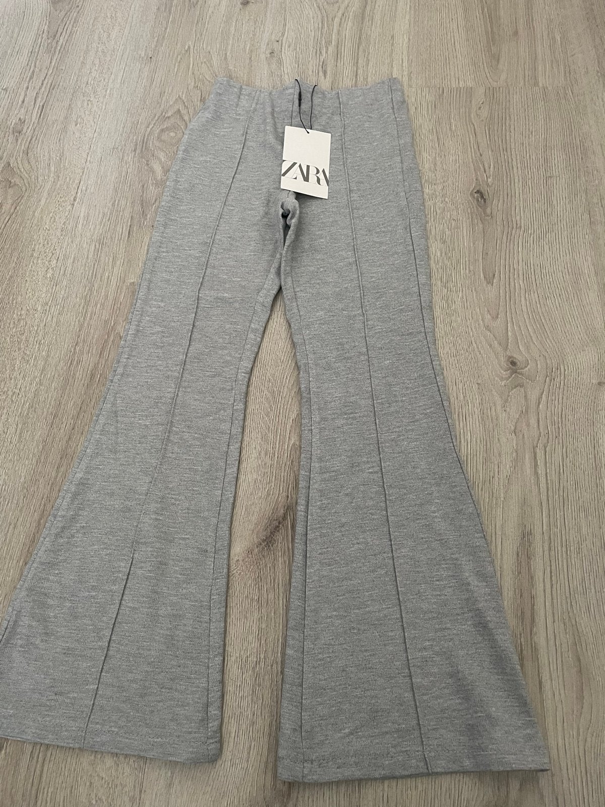 Nieuwe Zara flared broek grijs maat 128, Ophalen of Verzenden, Nieuw, Meisje, Broek