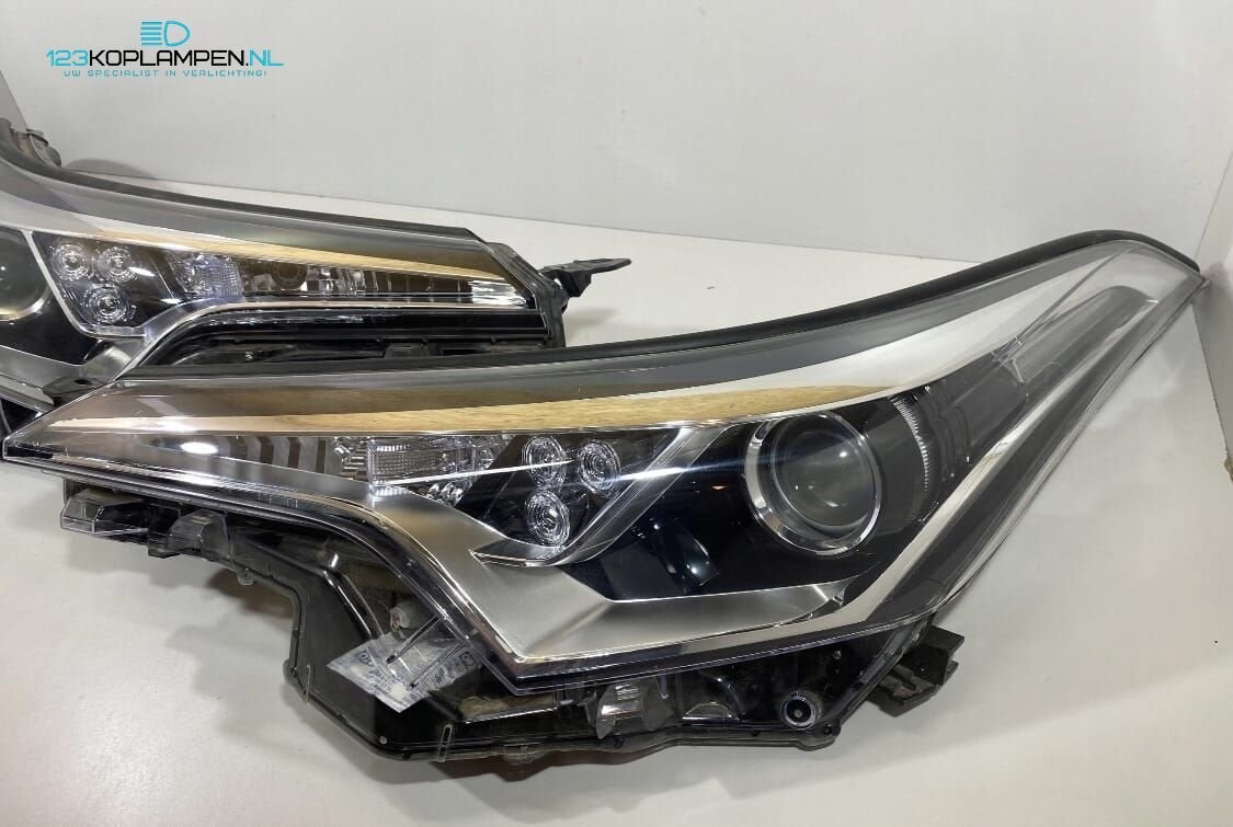 Toyota CHR C-HR Led koplamp links rechts, Gebruikt, -, -, Ophalen of Verzenden