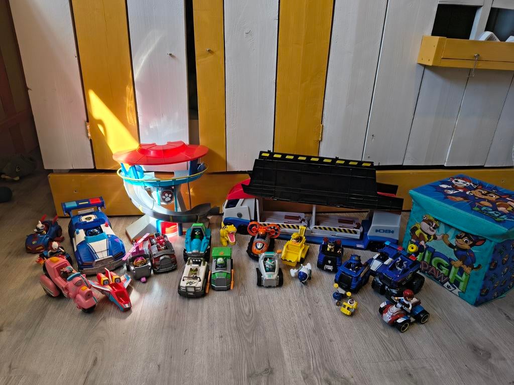 Grote collectie Paw Patrol met opbergdoos, Ophalen of Verzenden, Gebruikt, Jongen of Meisje