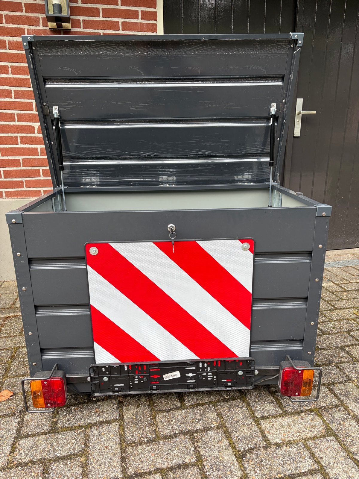 Trekhaak koffer TowGo Antraciet - 305 liter inhoud, Ophalen, Zo goed als nieuw