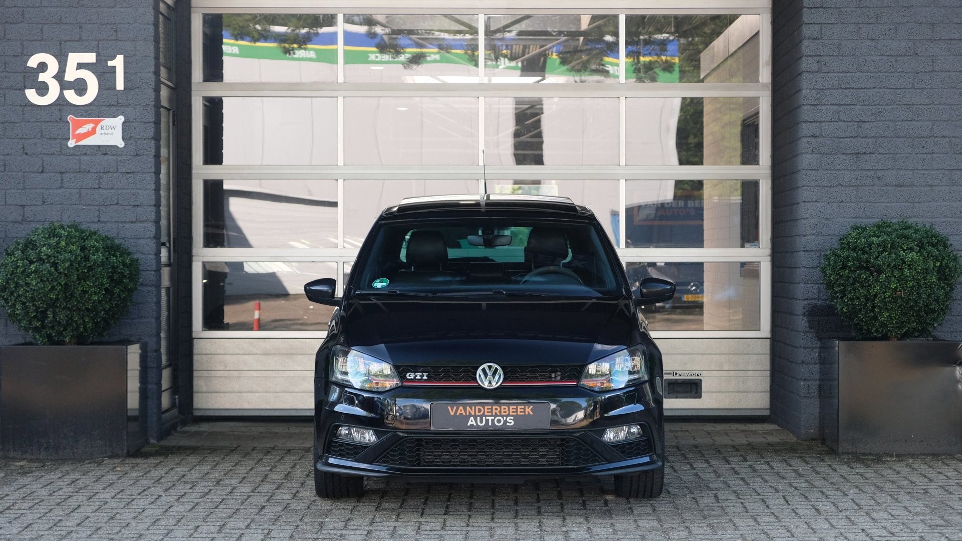 Volkswagen Polo 1.8 TSI GTI 192PK DSG|CRUISE|CARPLAY|PANO|FU, Auto's, Volkswagen, Gebruikt, Zwart, Zwart, Origineel Nederlands