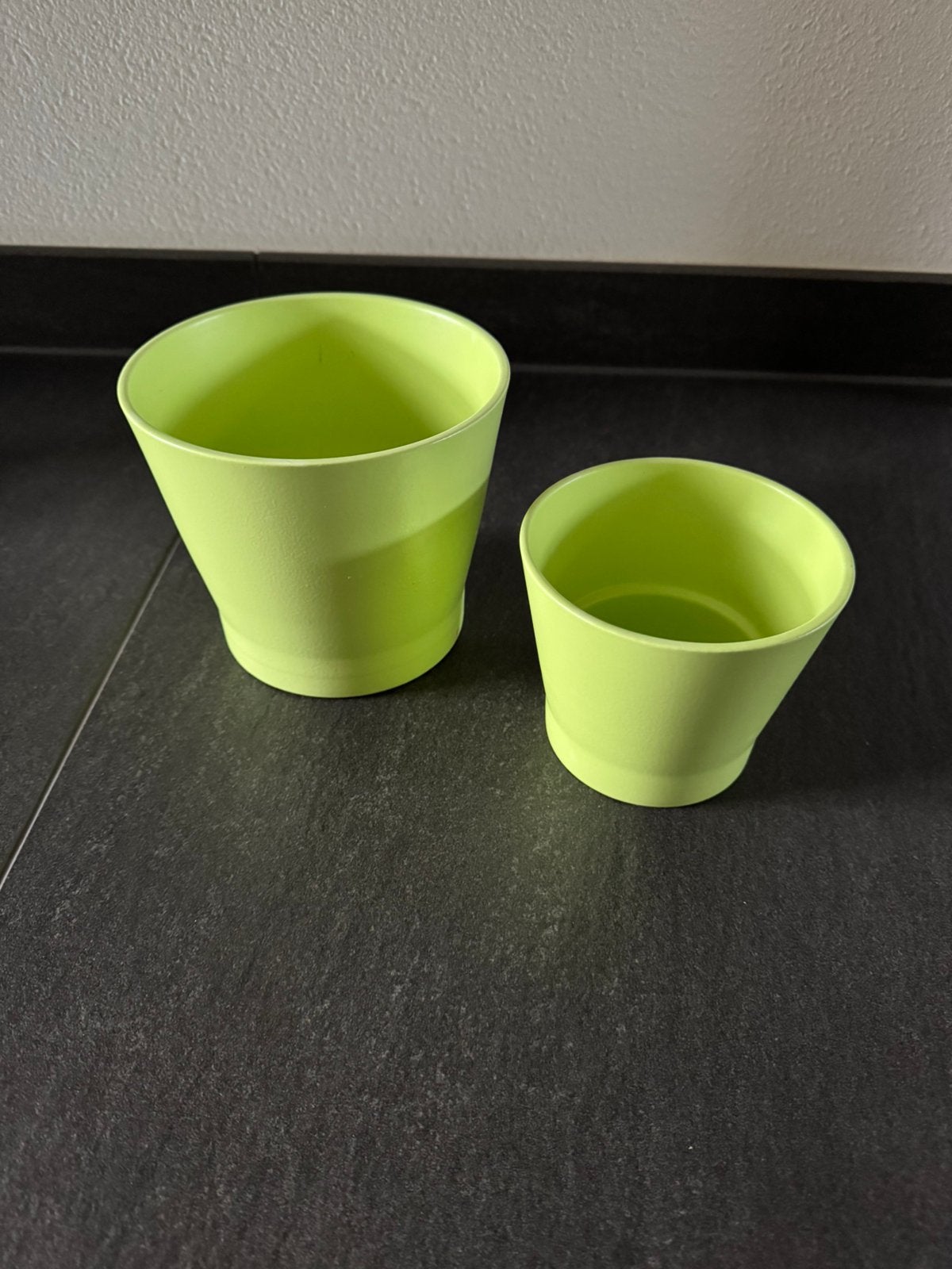 2 Bloempotten Lime Groen, Rond, Ophalen of Verzenden, Zo goed als nieuw, Aardewerk