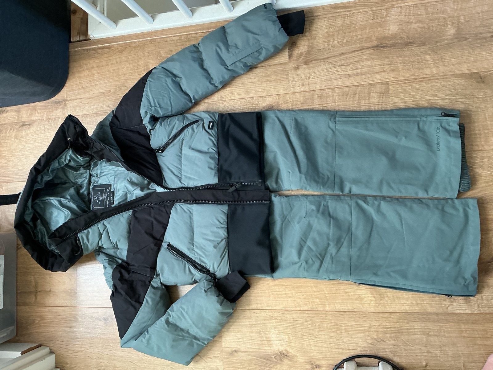 Protest ski jas en broek met muts en trui - Zo goed als nieu, Ophalen of Verzenden, Zo goed als nieuw, Maat 34 (XS) of kleiner