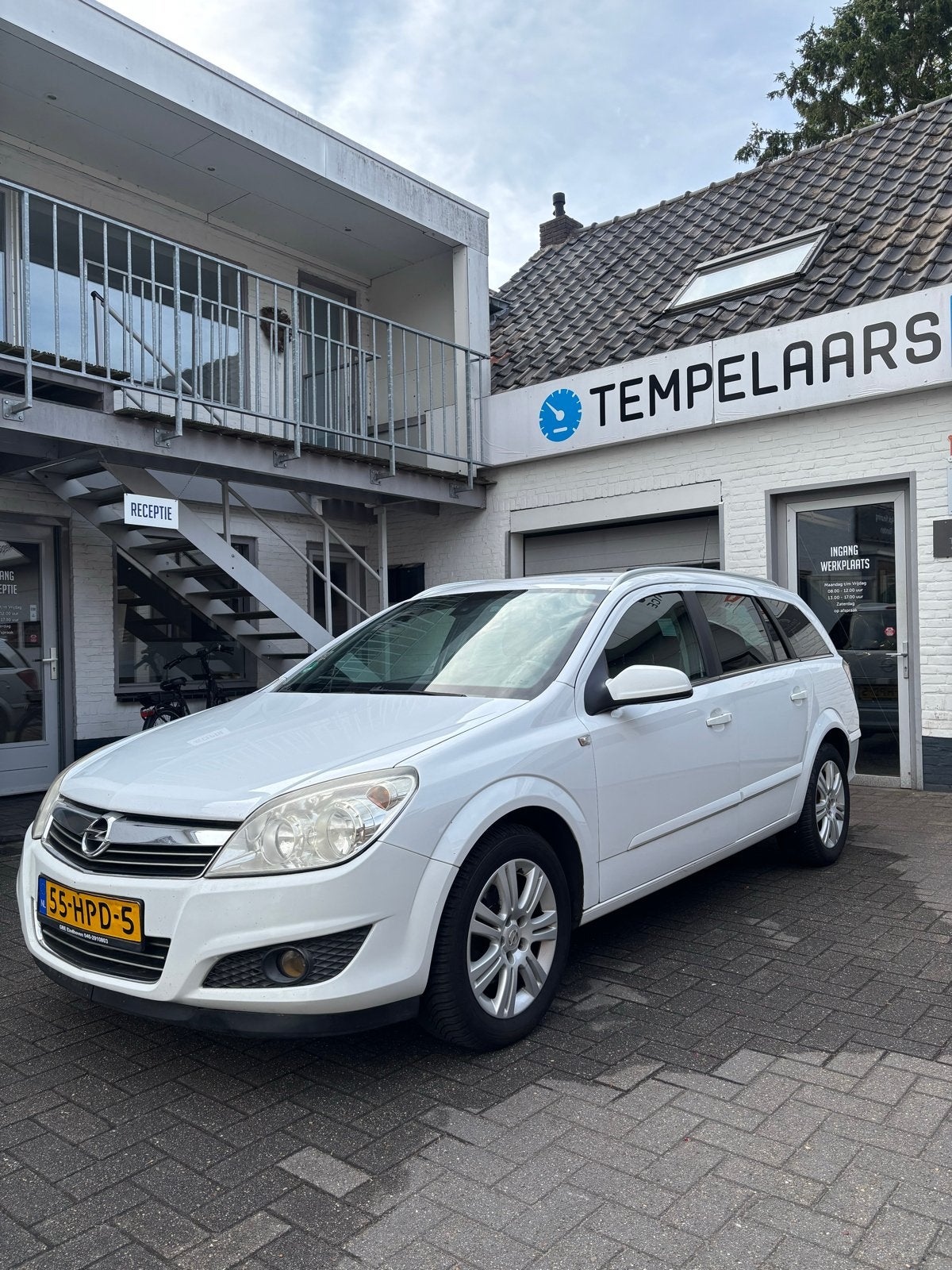 Opel astra wagen 1.6 executive wit 85 kw 116pk, Voorwielaandrijving, USB, Wit, Leder