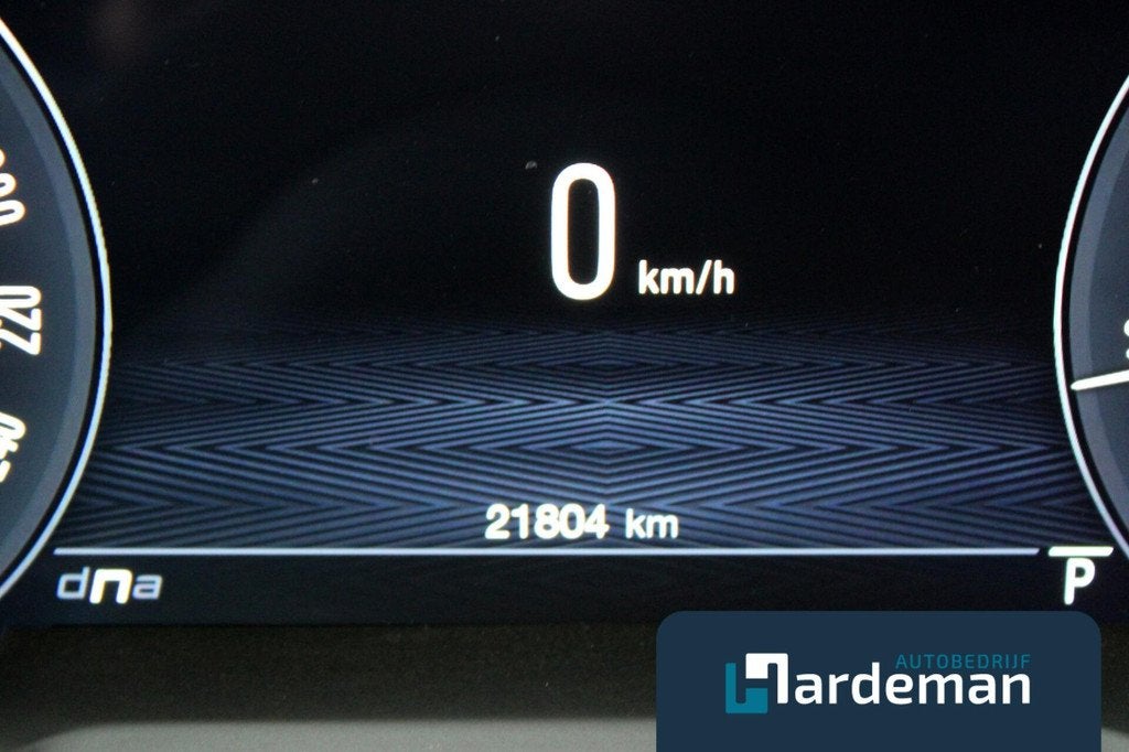 Alfa Romeo Giulia 2.0 T GME AWD Veloce Panorama, 745 kg, 4 cilinders, Met garantie (alle), Wit