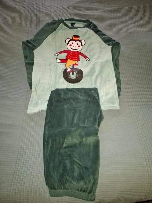 Warme pyjama met aap maat 134/140, Kinderen en Baby's, Kinderkleding | Maat 134, Ophalen of Verzenden, Zo goed als nieuw, Jongen