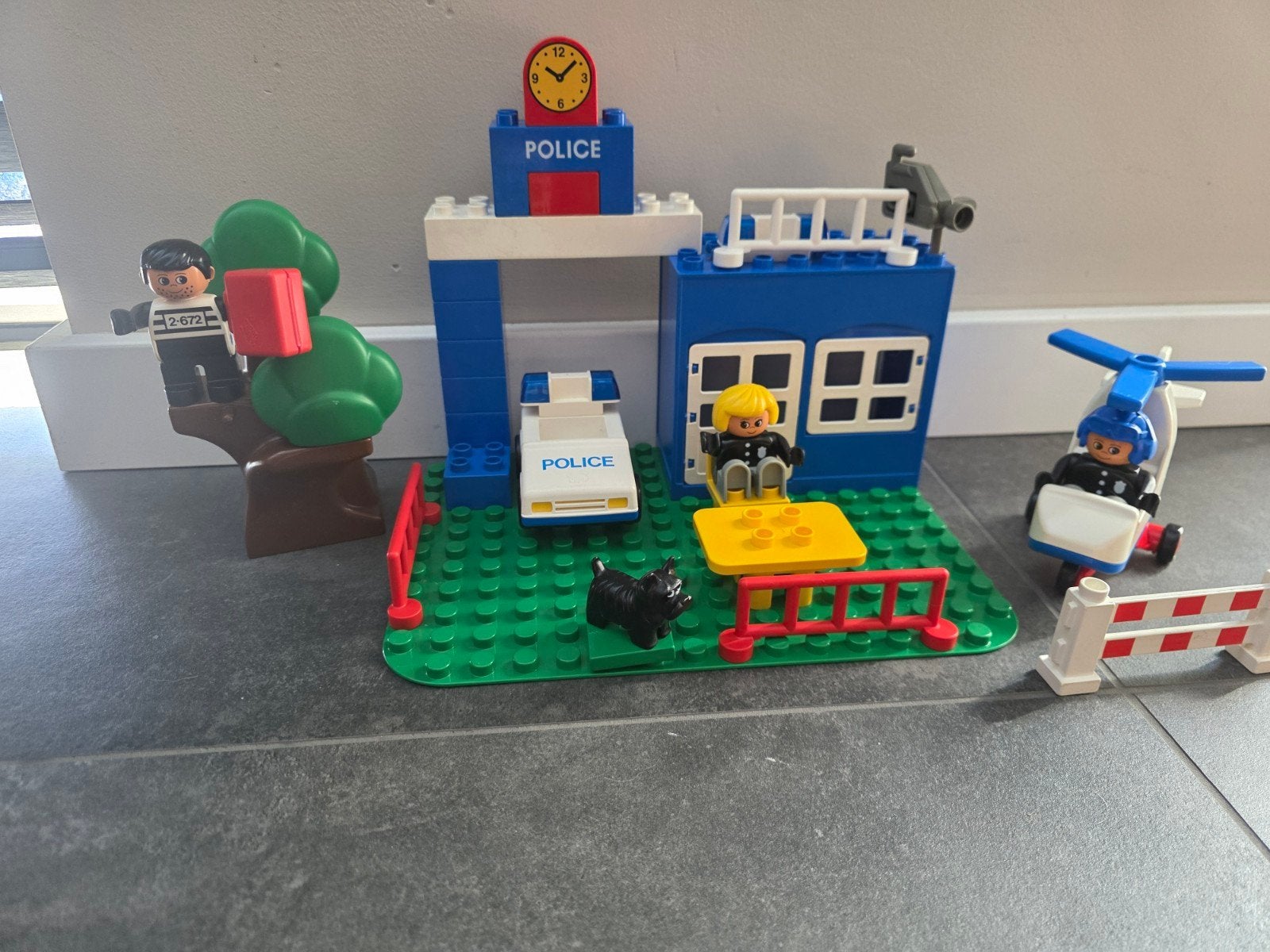 VINTAGE Lego Duplo Politiebureau met helikopter (Duplo 2683), Inclusief minifiguren, Gebruikt, Ophalen of Verzenden, Duplo