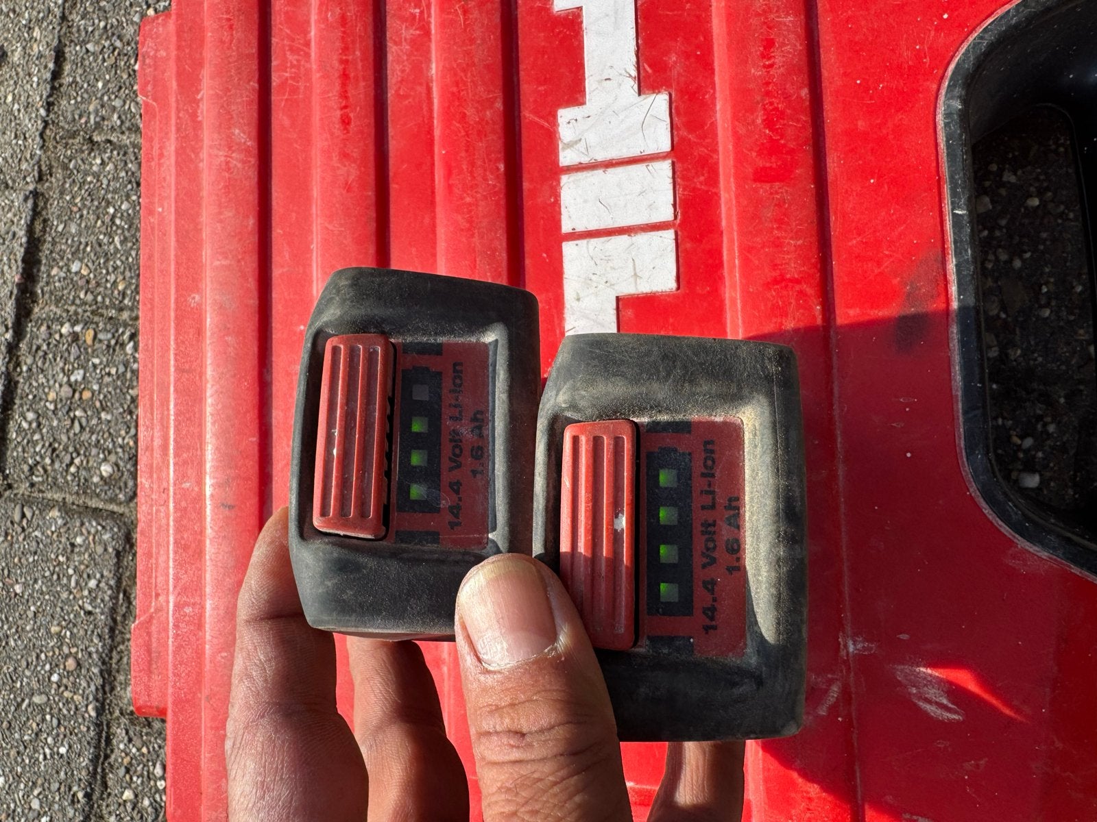 Hilti 14.4 Volt Li-Ion 1.6 Ah Accu's met Koffer, Ophalen of Verzenden, Gebruikt