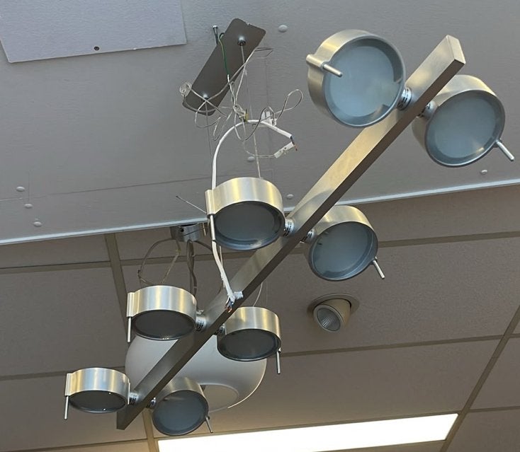 Moderne plafondlamp met 8 verstelbare spots, Ophalen of Verzenden, Gebruikt, Metaal, Overige fittingen
