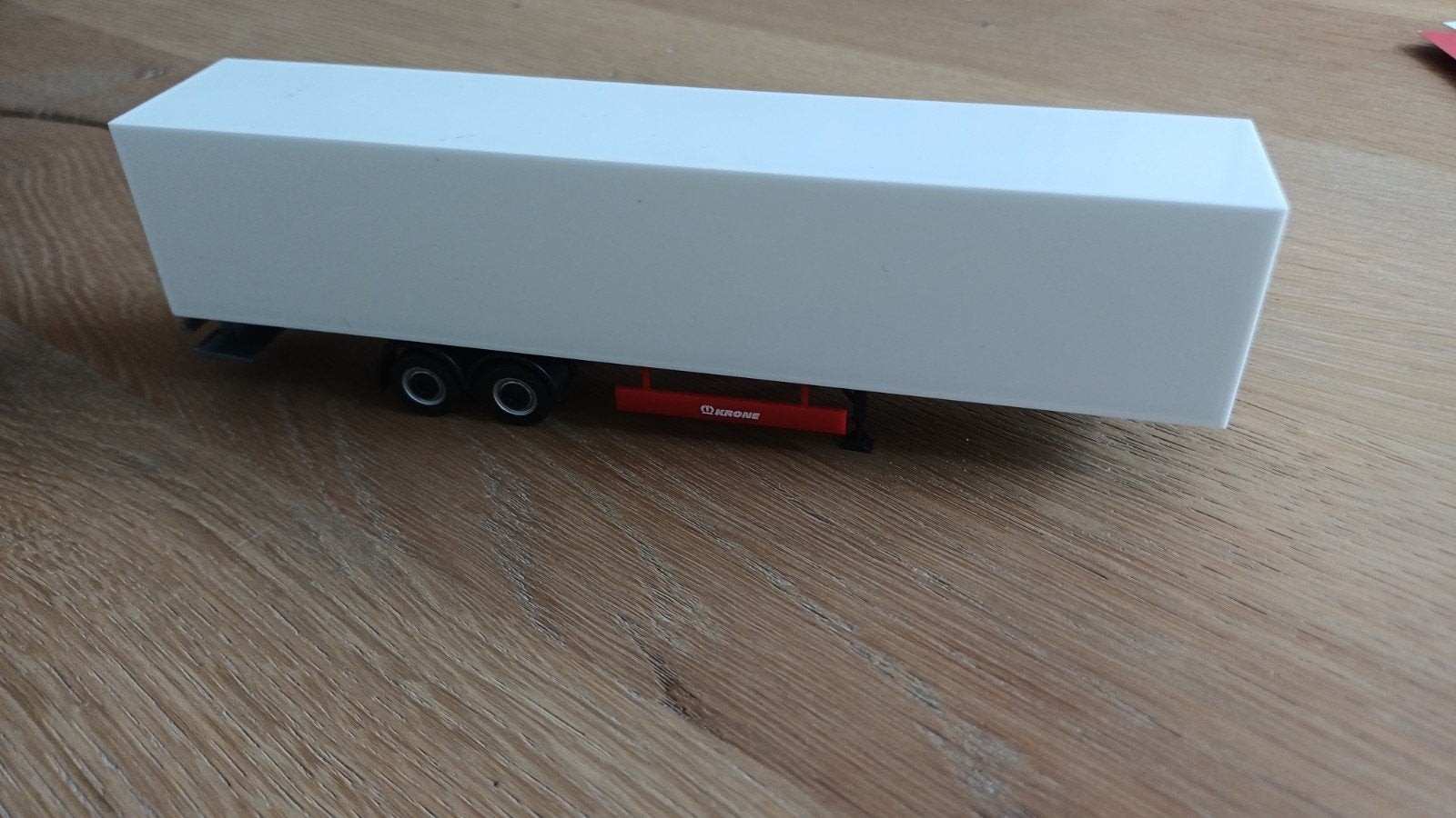 Herpa 2 assige krone gesloten trailer met laadklep, Hobby en Vrije tijd, Modelauto's | 1:87, Ophalen of Verzenden, Nieuw, Bus of Vrachtwagen