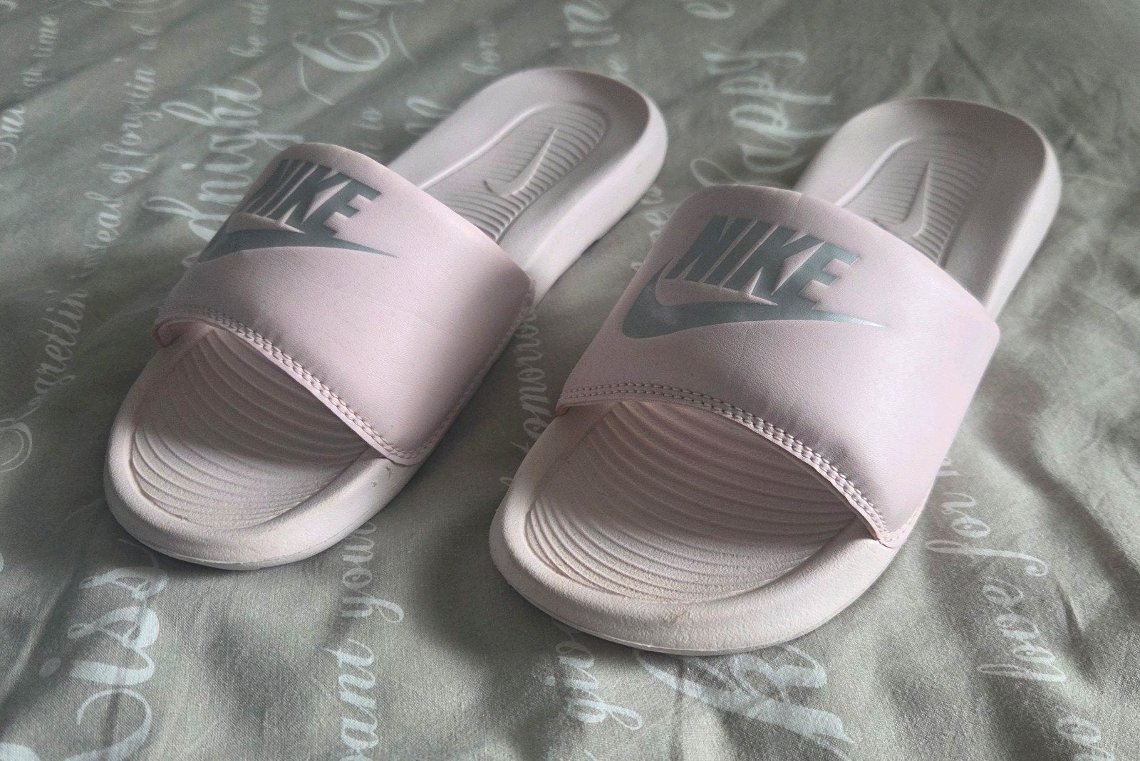 Roze Nike slippers voor dames maat 37, Slippers, Nike, Ophalen of Verzenden, Zo goed als nieuw