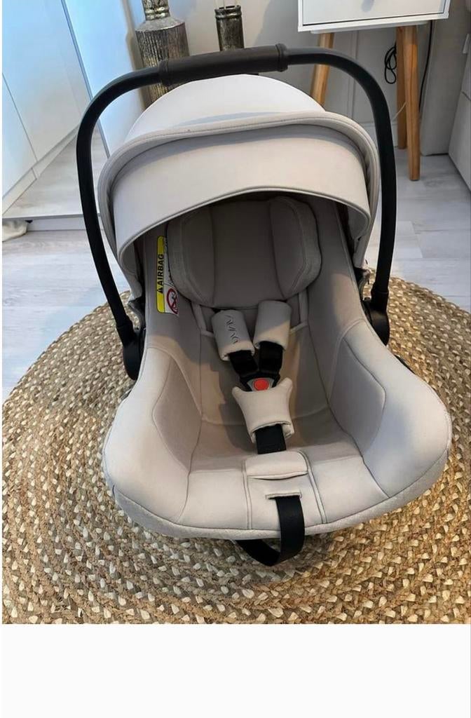 Nuna Pipa Next Maxi Cosi met Base - Zandkleurig, Zo goed als nieuw, Isofix, 0 t/m 13 kg, Ophalen