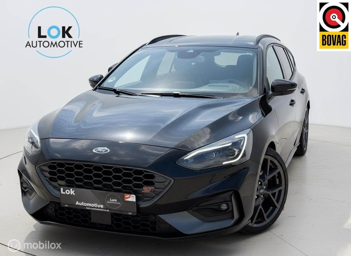 Ford Focus Wagon 2.3 EcoBoost ST-3 B&O|HUD|CAMERA|STOELVERW|, Auto's, Gebruikt, Zwart, Handgeschakeld, 1600 kg