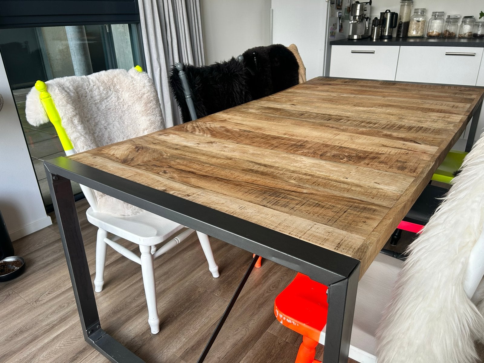 Eettafel mangohout (industrieel) MOET WEG!, Ophalen, Gebruikt, 200 cm of meer, 50 tot 100 cm
