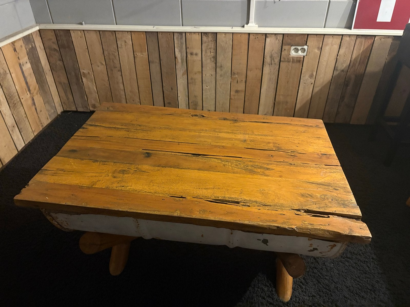 Unieke salontafel van gerecycled hout en vat, Ophalen, Gebruikt, 100 tot 150 cm, 50 tot 100 cm