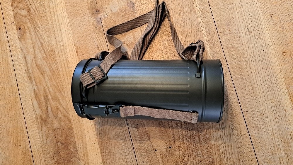 Duitse M38 Gasmasker Bus met Riemen, Verzamelen, Militaria | Tweede Wereldoorlog, Verzenden, Landmacht, Duitsland, Kleding of Schoenen