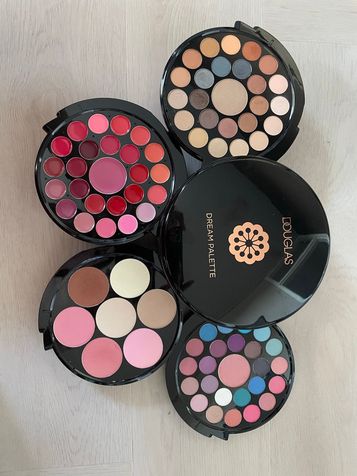 Douglas Dream Palette Make-up Set, Overige kleuren, Gehele gezicht, Ophalen of Verzenden, Zo goed als nieuw
