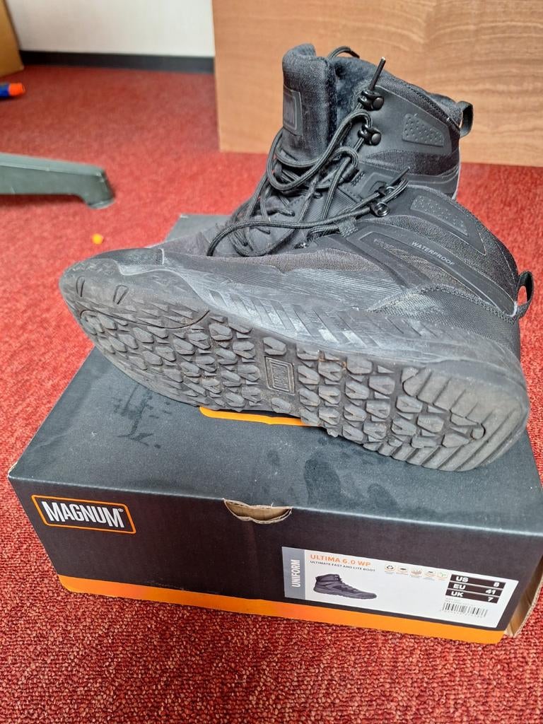 Schoenen maat 41. Merk is Magnum, Kleding | Dames, Schoenen, Zwart, Ophalen of Verzenden, Zo goed als nieuw, Werkschoenen