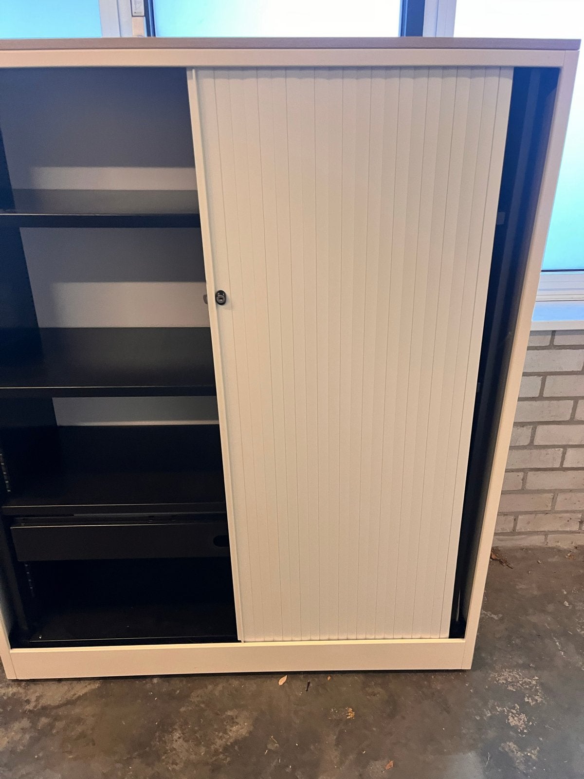 Roldeurkast, roldeuren kapot/ oud ijzer, Ophalen, Gebruikt, 100 tot 150 cm, Metaal