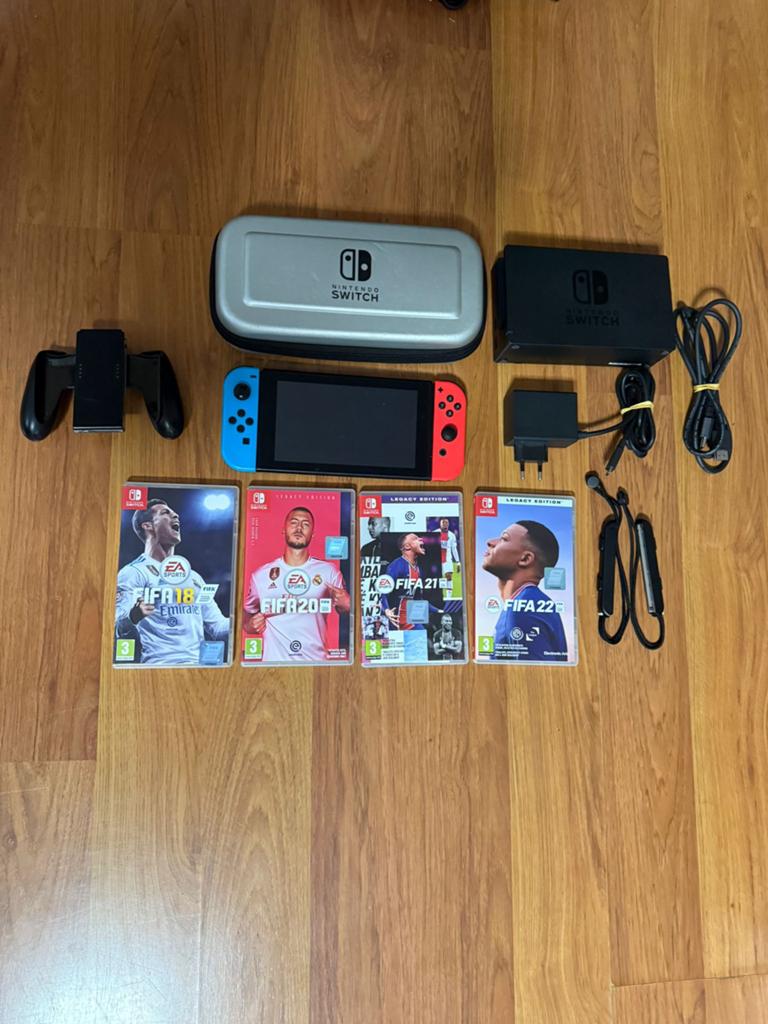 Nintendo Switch + 4 Games & Accessoires, Spelcomputers en Games, Games | Nintendo Switch, Ophalen of Verzenden, Zo goed als nieuw