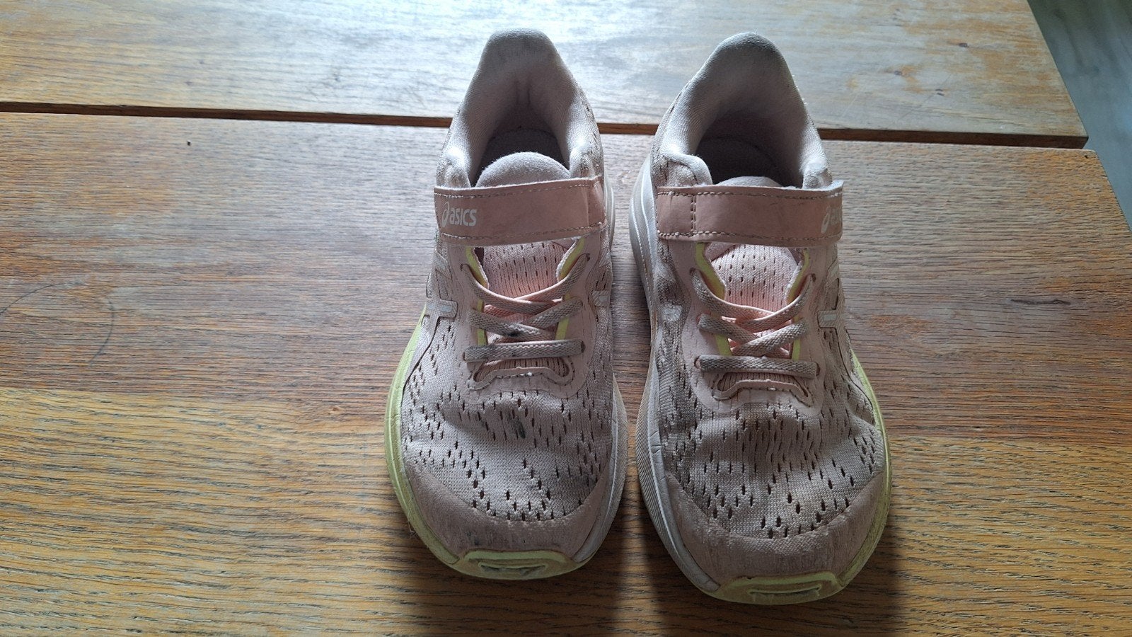 Asics kinder hardloopschoen maat 30, roze, Hardloopschoenen, Ophalen of Verzenden, Zo goed als nieuw, Hardlopen