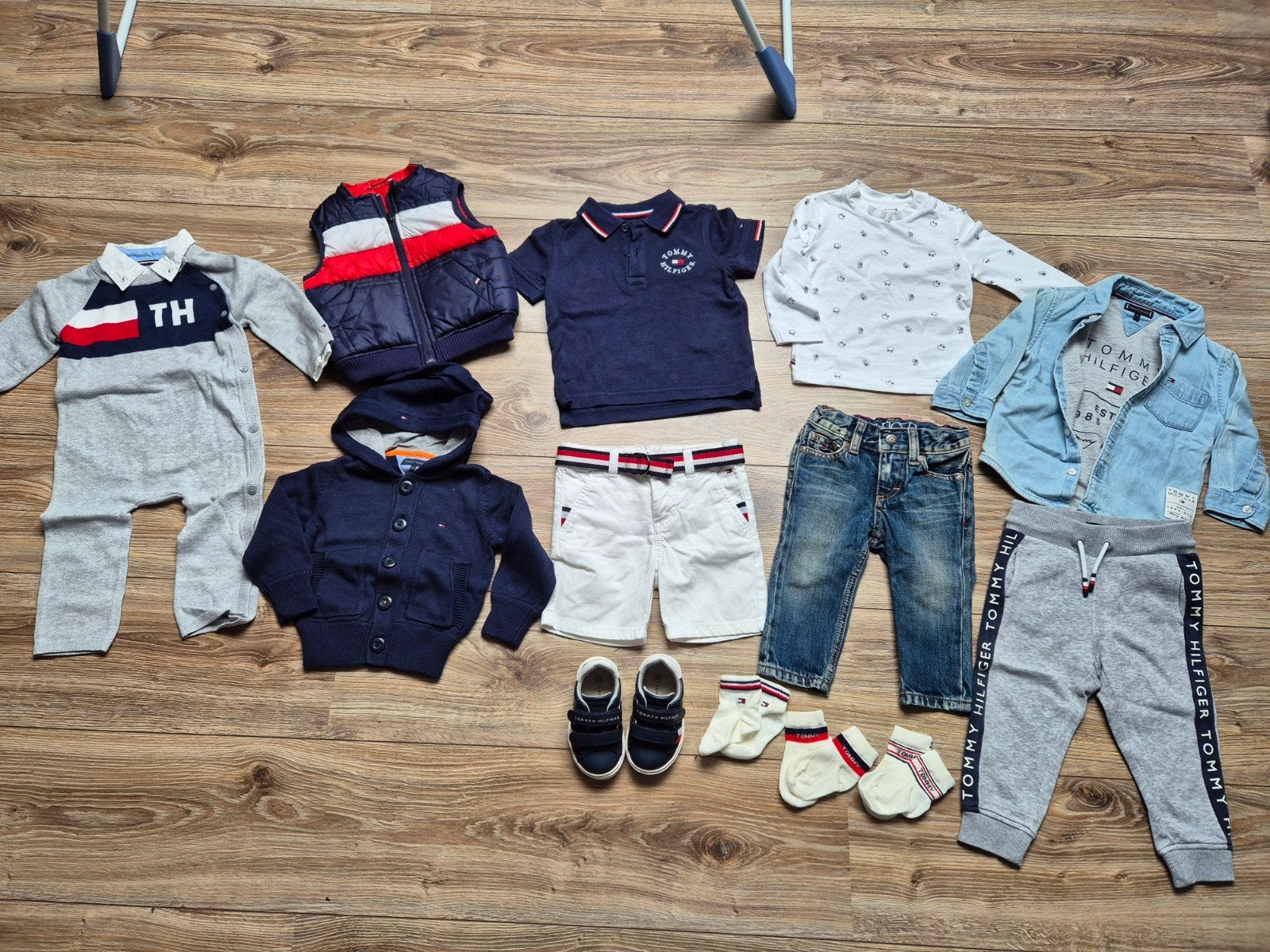 Geweldig pakket Tommy Hilfiger maat 74/80 - nieuwstaat!!, Kinderen en Baby's, Babykleding | Baby-kledingpakketten, Ophalen of Verzenden