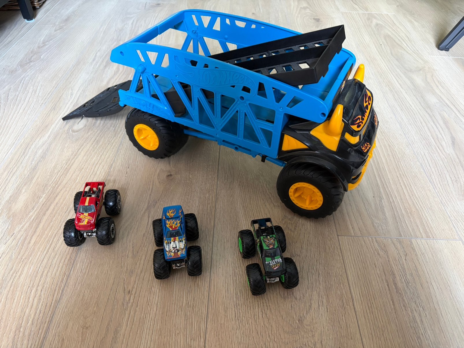 Hot wheels monster truck transporter, Kinderen en Baby's, Speelgoed | Speelgoedvoertuigen, Ophalen, Zo goed als nieuw