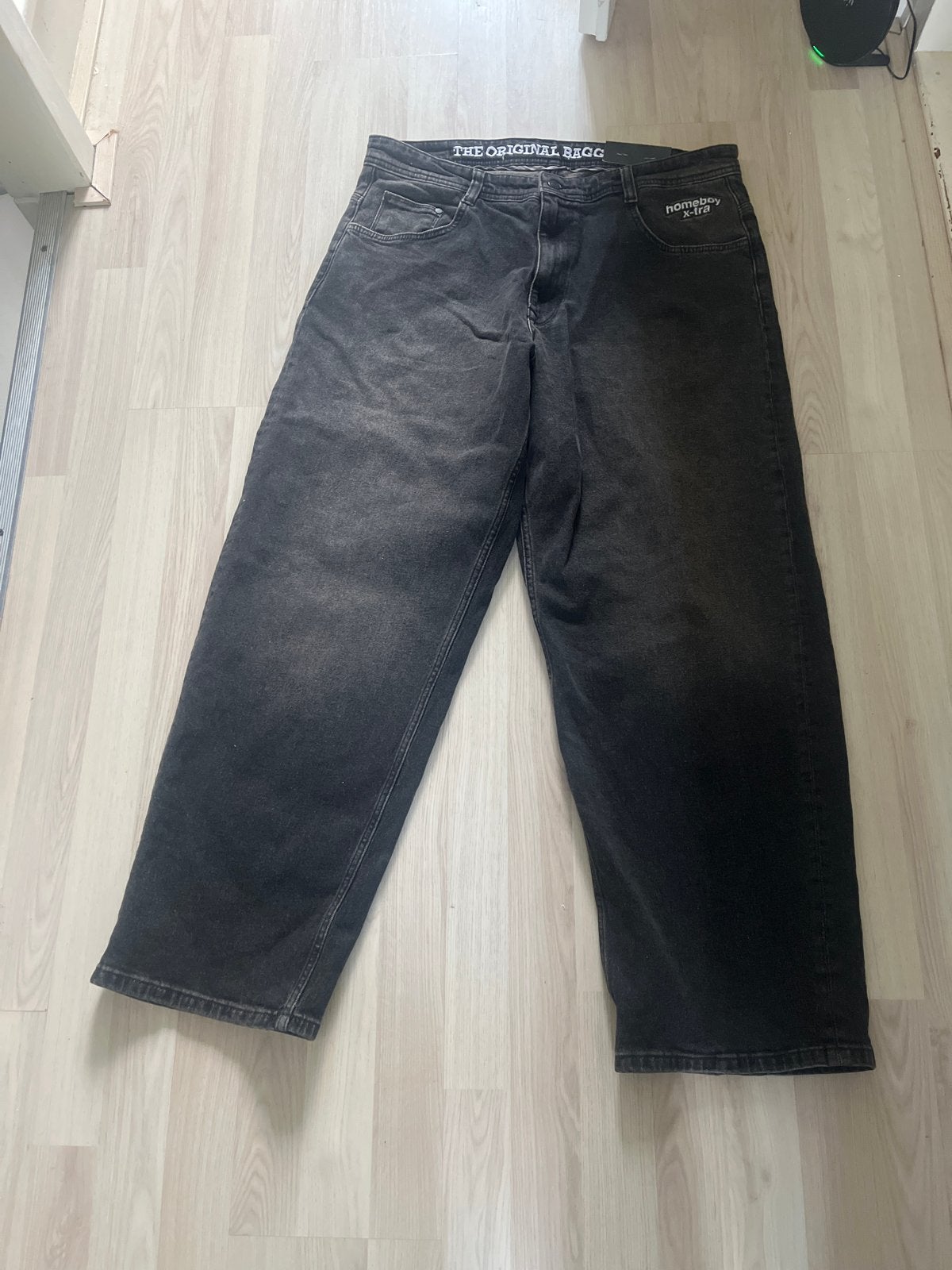 Homeboy Baggy Zwarte Broek Maat L - Nieuw met Prijskaartje, Ophalen of Verzenden, Nieuw, Zwart, Overige jeansmaten
