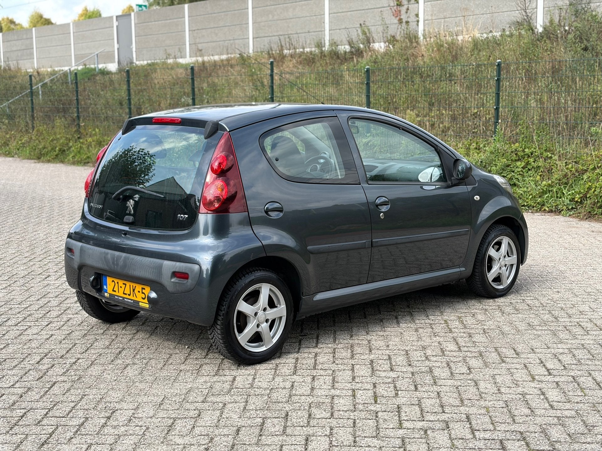 Peugeot 107 1.0 Active AIRCO I 5 DRS I CENTRAAL I TOERENTELL, Voorwielaandrijving, Euro 5, Gebruikt, 4 stoelen