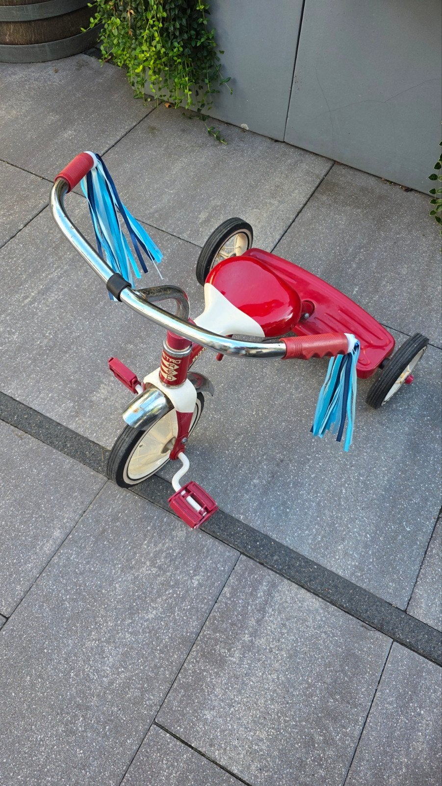 Vintage rode driewieler - Klassiek design voor kinderen, Ophalen, Zo goed als nieuw