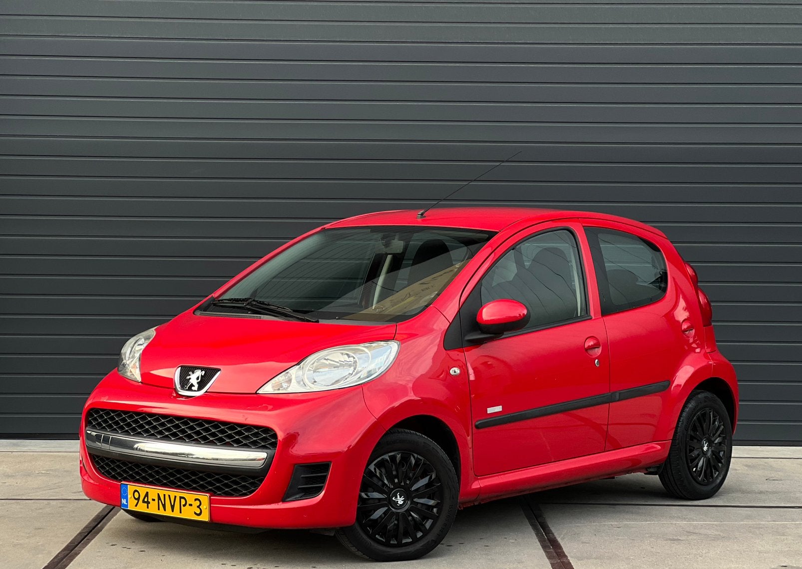 Peugeot 107 5-Deurs Airco Elek-ramen NAP, Voorwielaandrijving, Stof, Zwart, Elektrische ramen