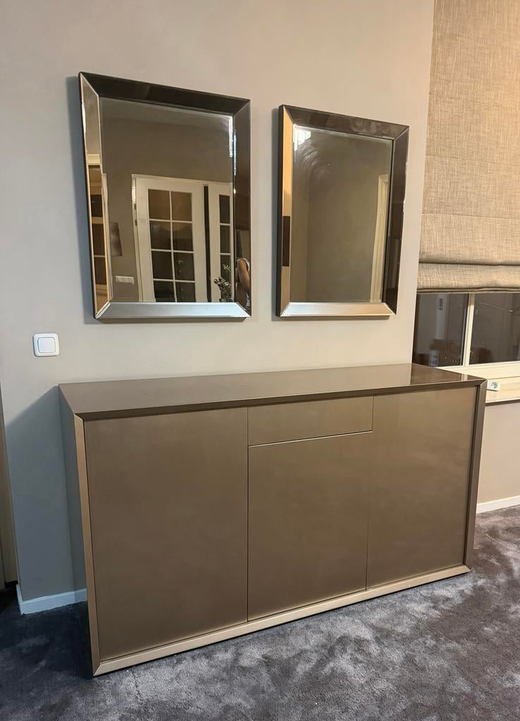 Luxe dressoir/opbergkast met twee bijpassende spiegels