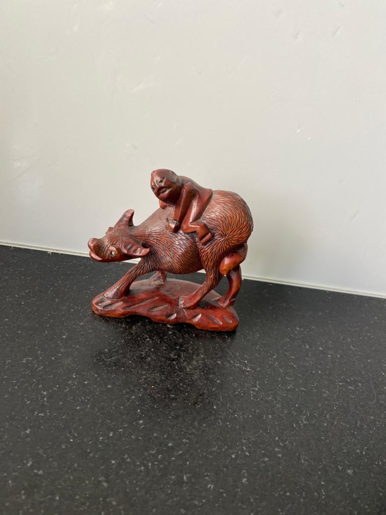 Houten sculptuur van man op os - Aziatisch houtsnijwerk, Antiek en Kunst, Houtsnijwerk, Minder dan 20 cm, Ophalen of Verzenden