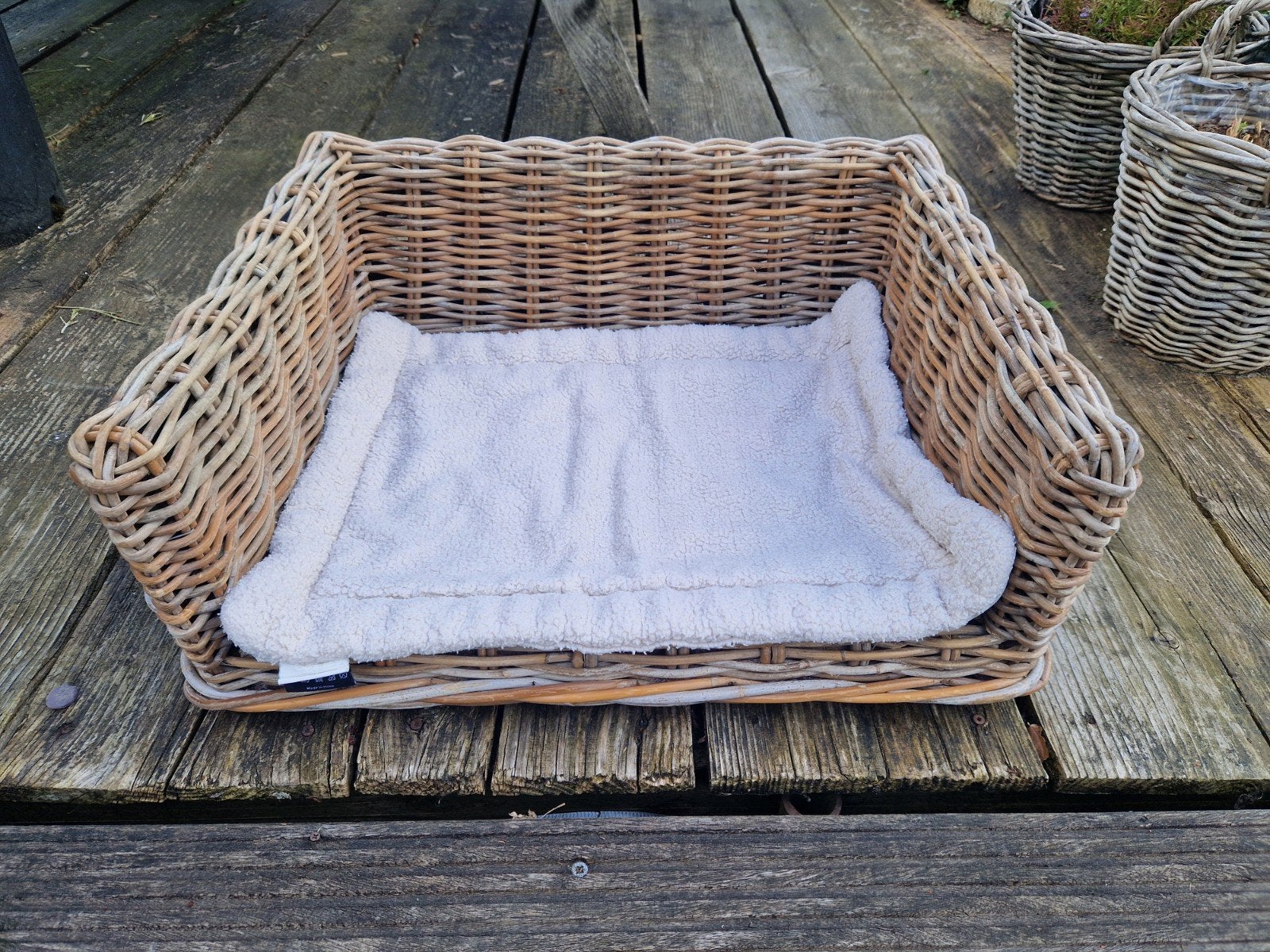Leuke rieten hondenmand met kleedje!, Ophalen, Zo goed als nieuw, Riet