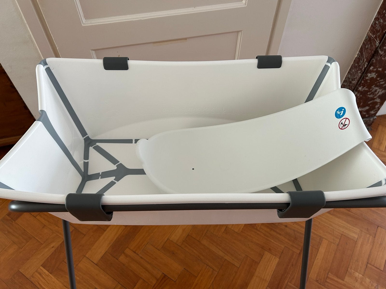 Stokke Flexi Bath opvouwbaar babybadje met standaard, Kinderen en Baby's, Zo goed als nieuw, Badje, Standaard, Ophalen