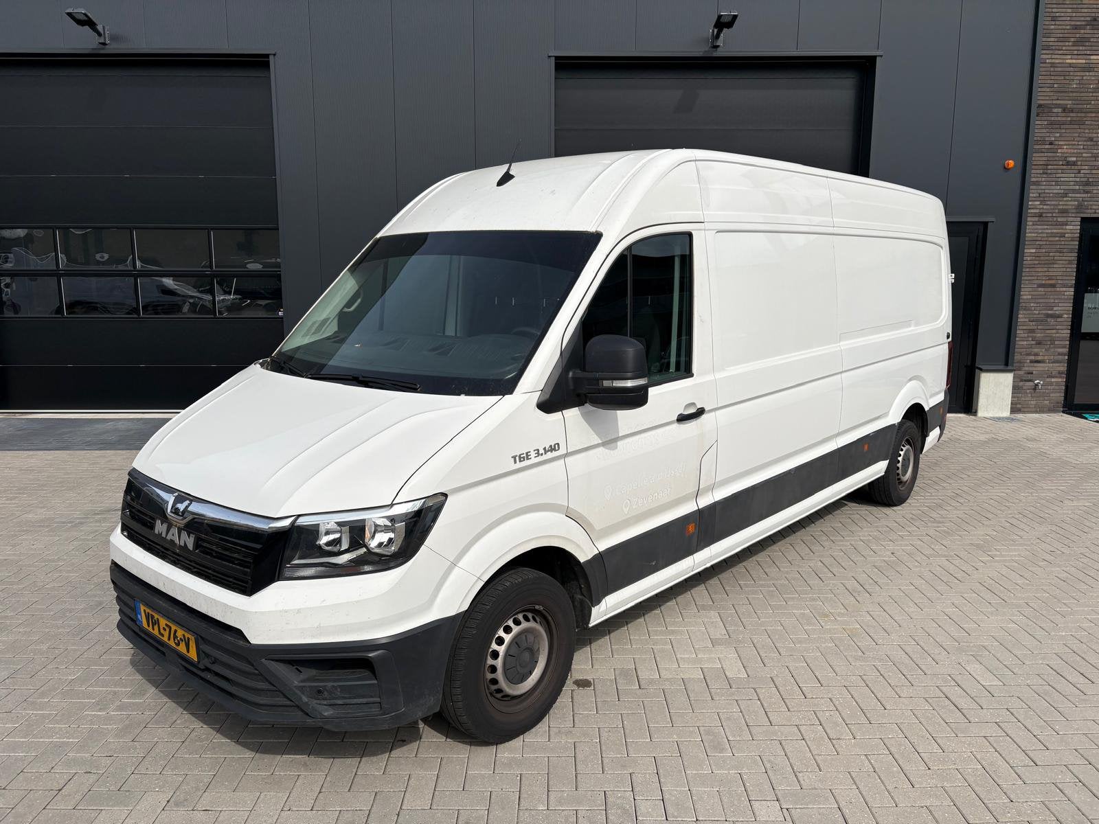 MAN TGE GB 2.0 TDI 140pk L4H3 3.140 FWD 2020 Wit, Auto's, Bestelauto's, Stof, Parkeersensor, 4 cilinders, Wit
