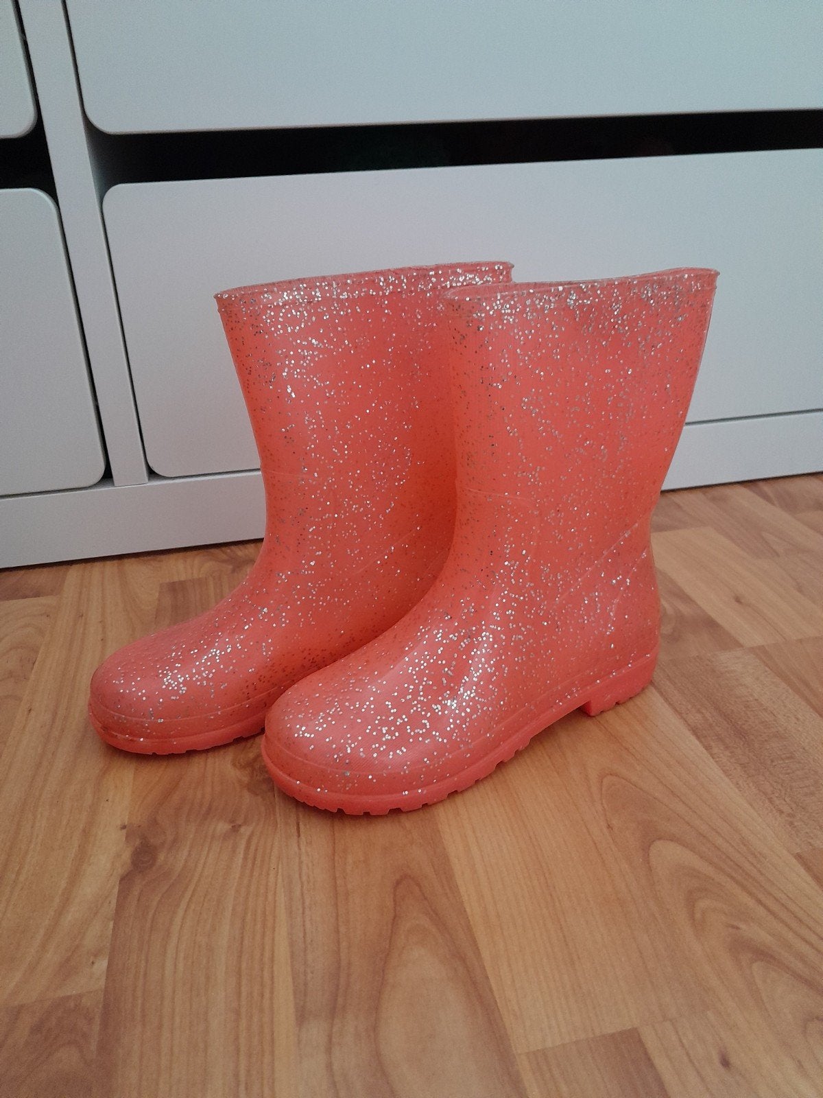 Leuke regenlaarzen laarzen.
Hema.
Maat 30/31.
Roze met glitt, Gebruikt, Meisje, Ophalen of Verzenden, Laarzen