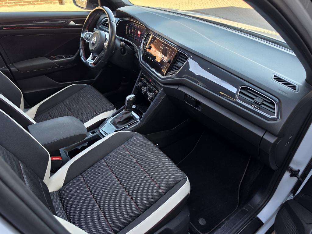 Volkswagen T-Roc | Pano dak | Carplay | Trekha 1.5 TSI Sport, Auto's, Automaat, 4 cilinders, 150 pk, Leder en Stof