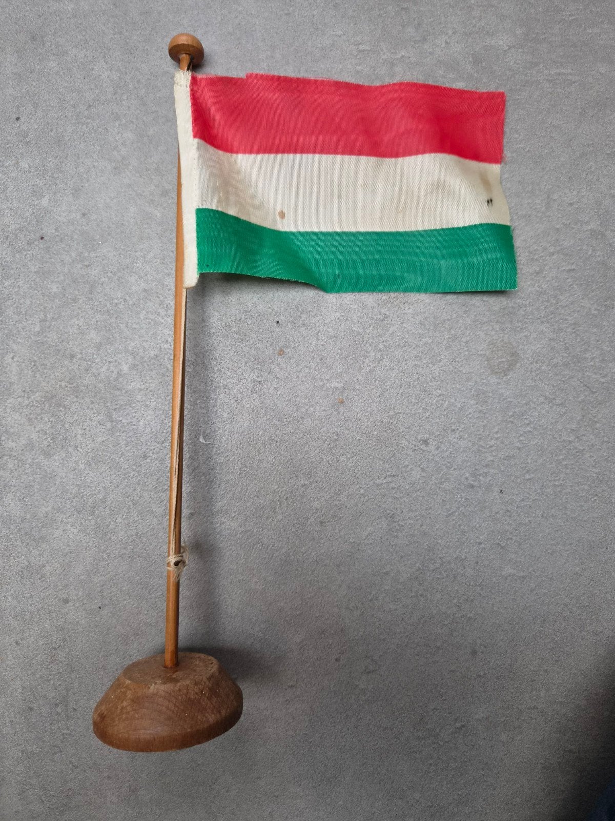 Conferentie tafel vlag Hongarije hoogte 31cm, Verzenden
