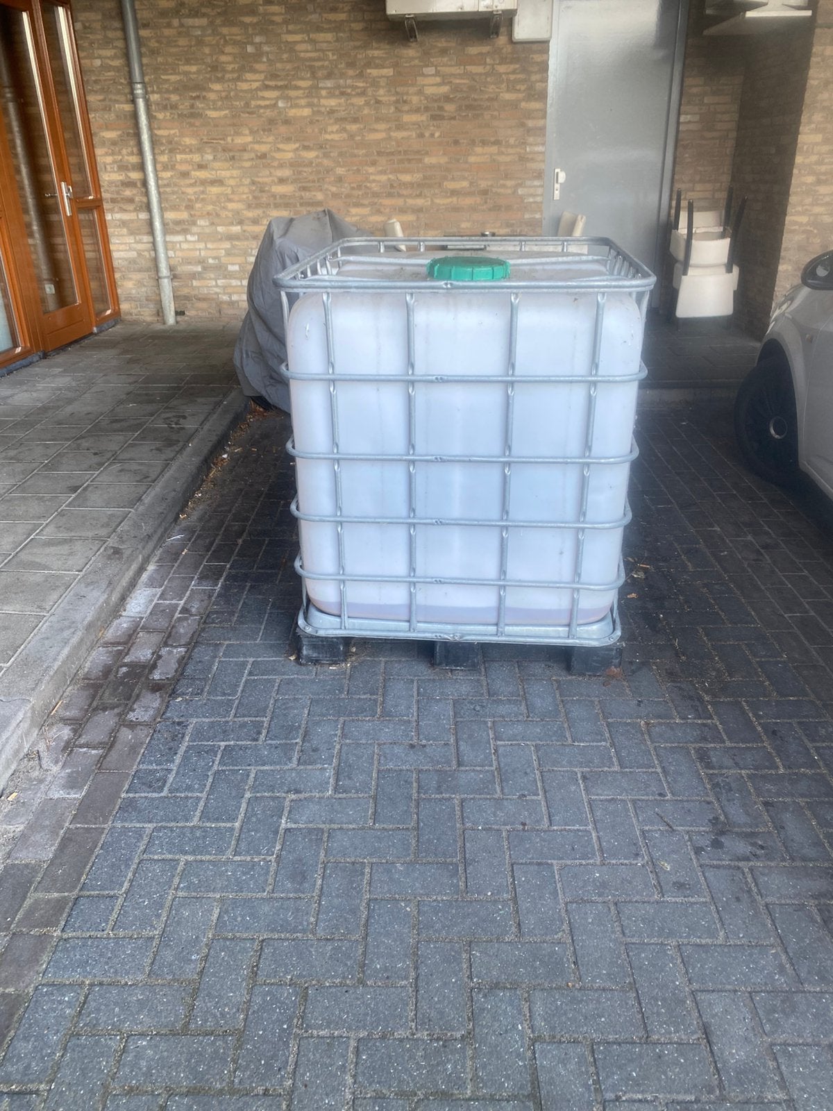 IBC vaten van 1000 liter, Ophalen, Zo goed als nieuw