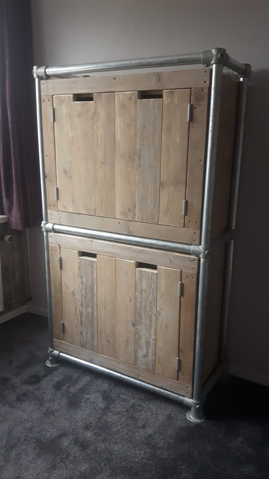 Industriële kast + Bureau, Ophalen, 100 tot 150 cm, Zo goed als nieuw, 150 tot 200 cm
