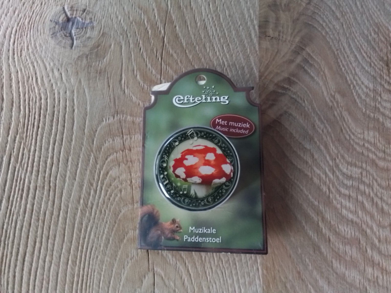 Efteling muzikale paddestoel pin
De muziek werkt niet meer k, Ophalen of Verzenden, Button of Speldje