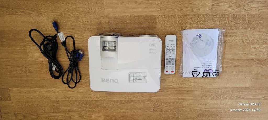 Beamer + accesoires te koop, Ophalen, Nieuw