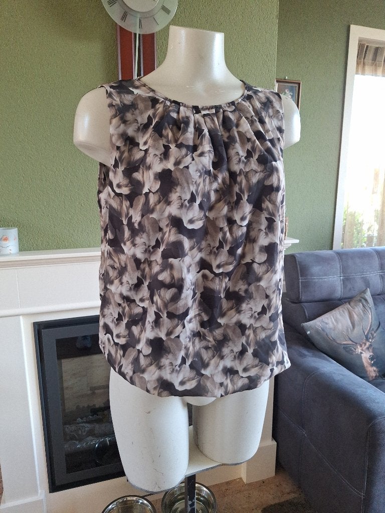 Rinascimento beige zwarte top L, Kleding | Dames, Tops, Zo goed als nieuw, Maat 42/44 (L), Meerkleurig, Zonder mouw, Verzenden