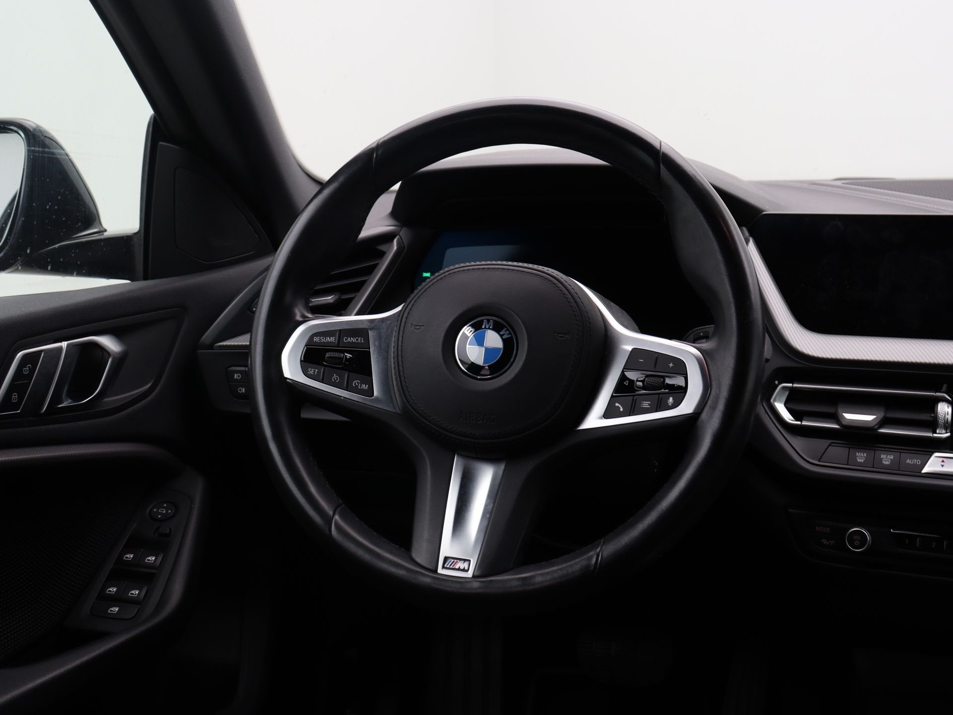 BMW 2 Serie 218i Gran Coupé Business Edition (bj 2021), Gebruikt, 1350 kg, Met garantie (alle), Zwart